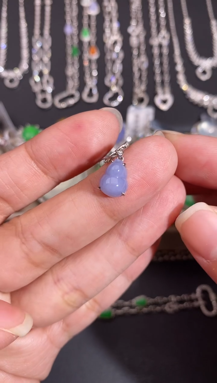 颈饰18K金镶嵌翡翠吊坠