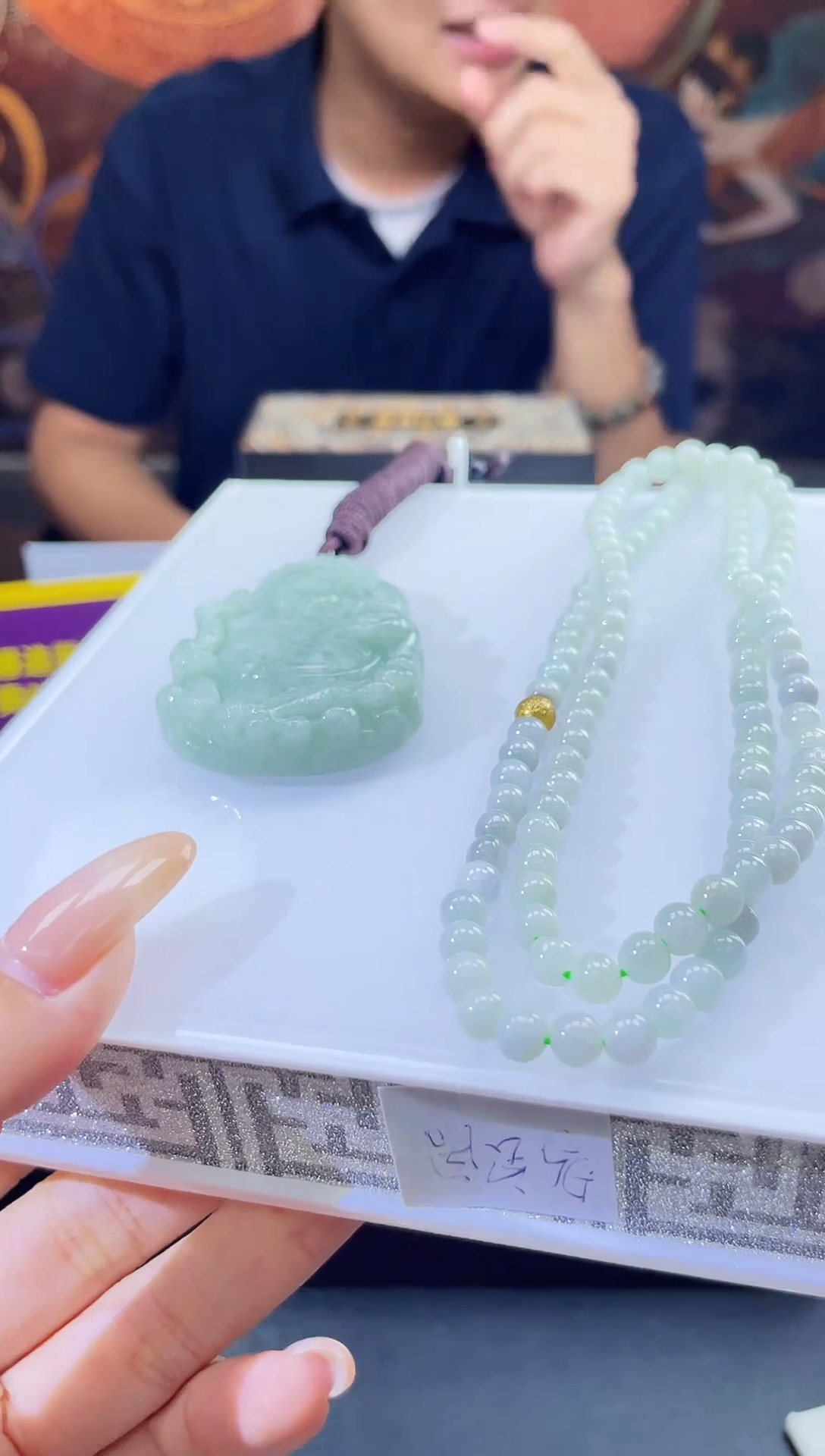 翡翠未镶嵌颈饰多样性发其一