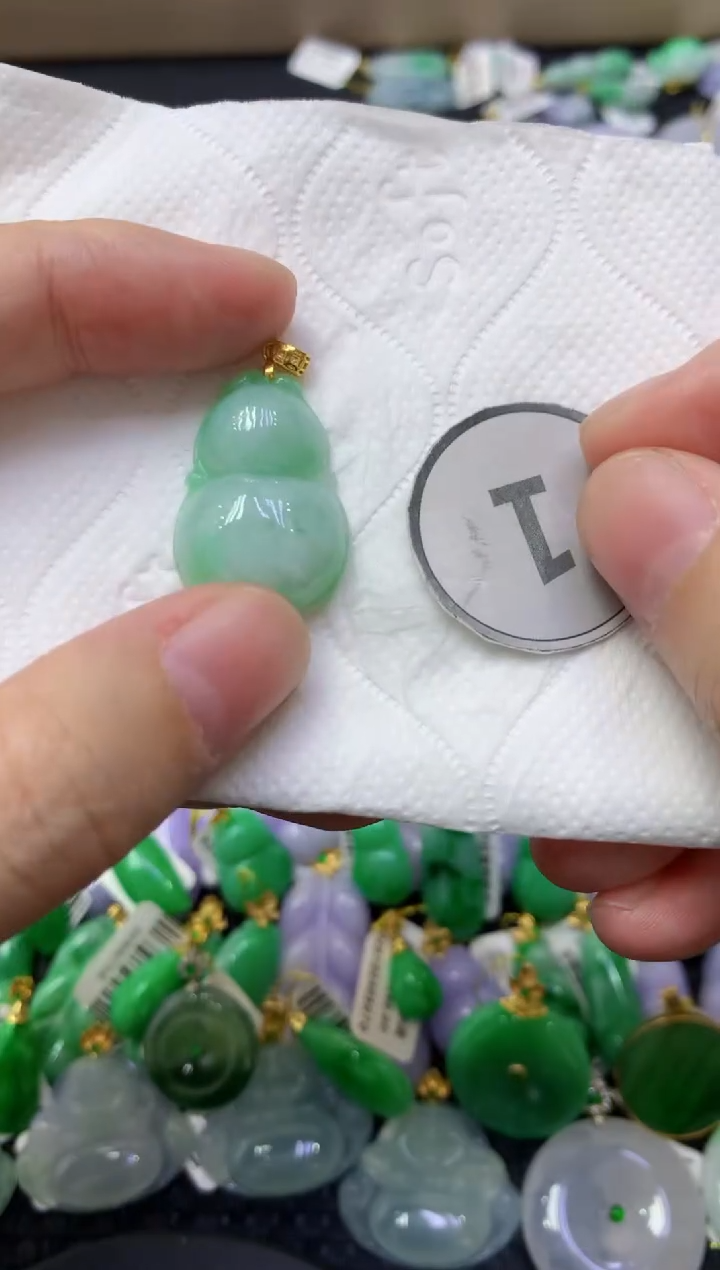 颈饰未镶嵌翡翠天然缅甸翡翠A货