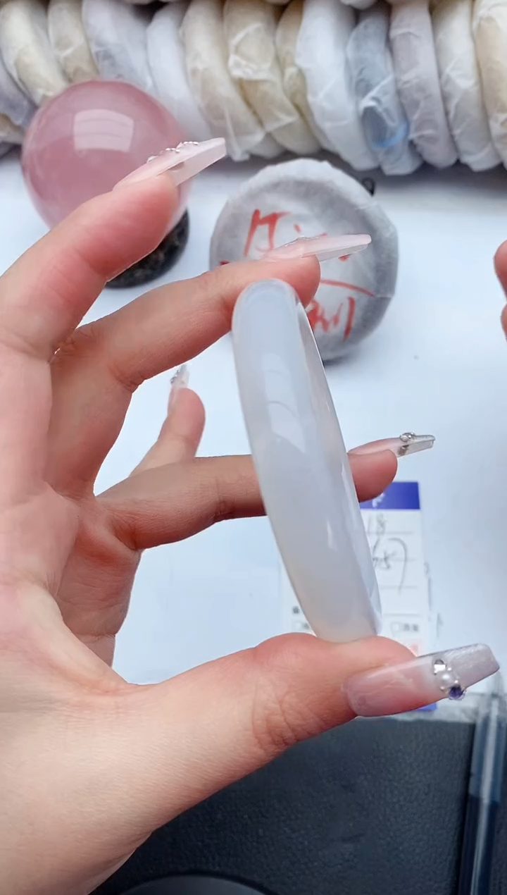 【闪购商品】石英质玉手镯未镶嵌18+56/57