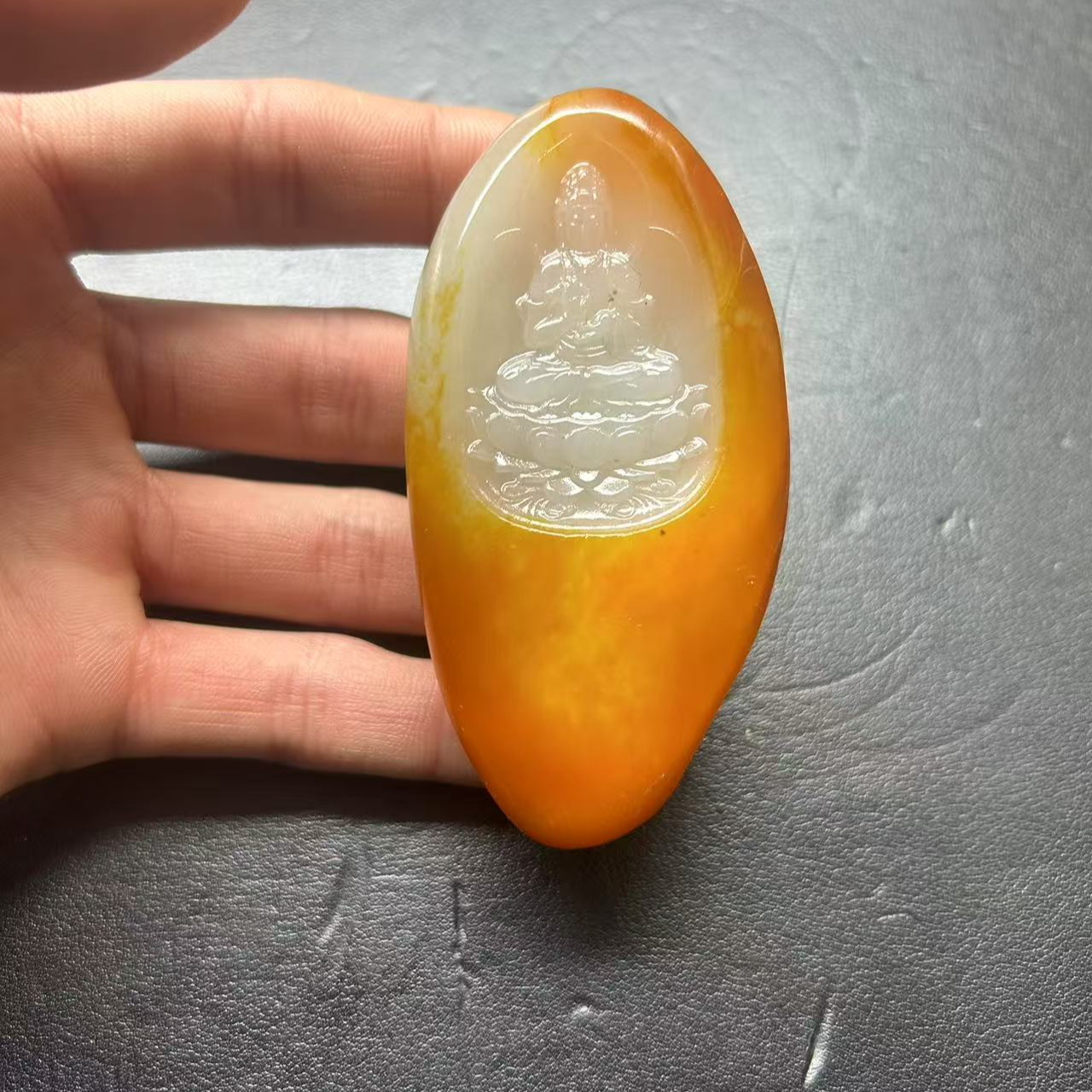 新疆和田玉坐观音把件