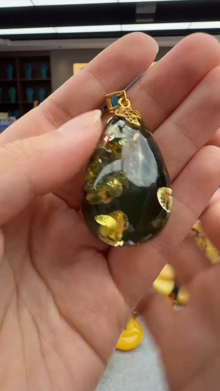 琥珀颈饰未镶嵌228秒拍号 假一罚三