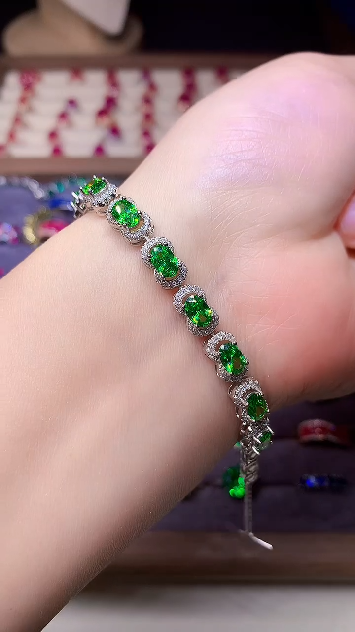 手链银S925镶嵌石榴石（沙弗莱）....