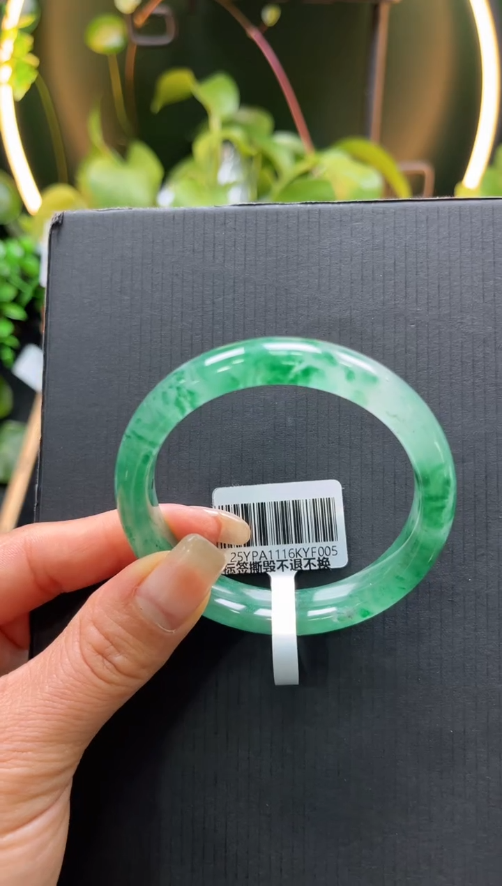 【闪购商品】石英质玉手镯未镶嵌+艳艳54