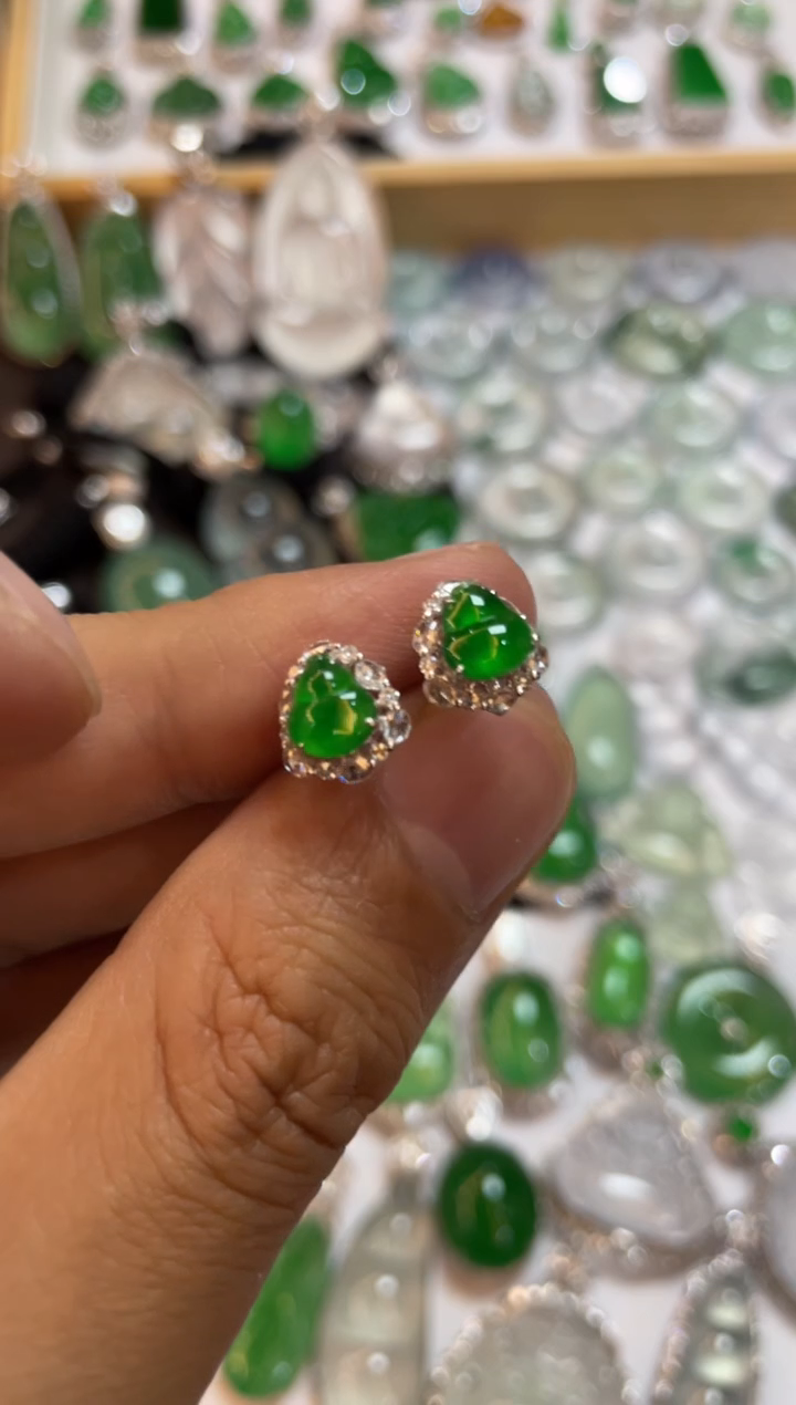 【闪购商品】翡翠吊坠(不含链)18K金镶嵌葫芦