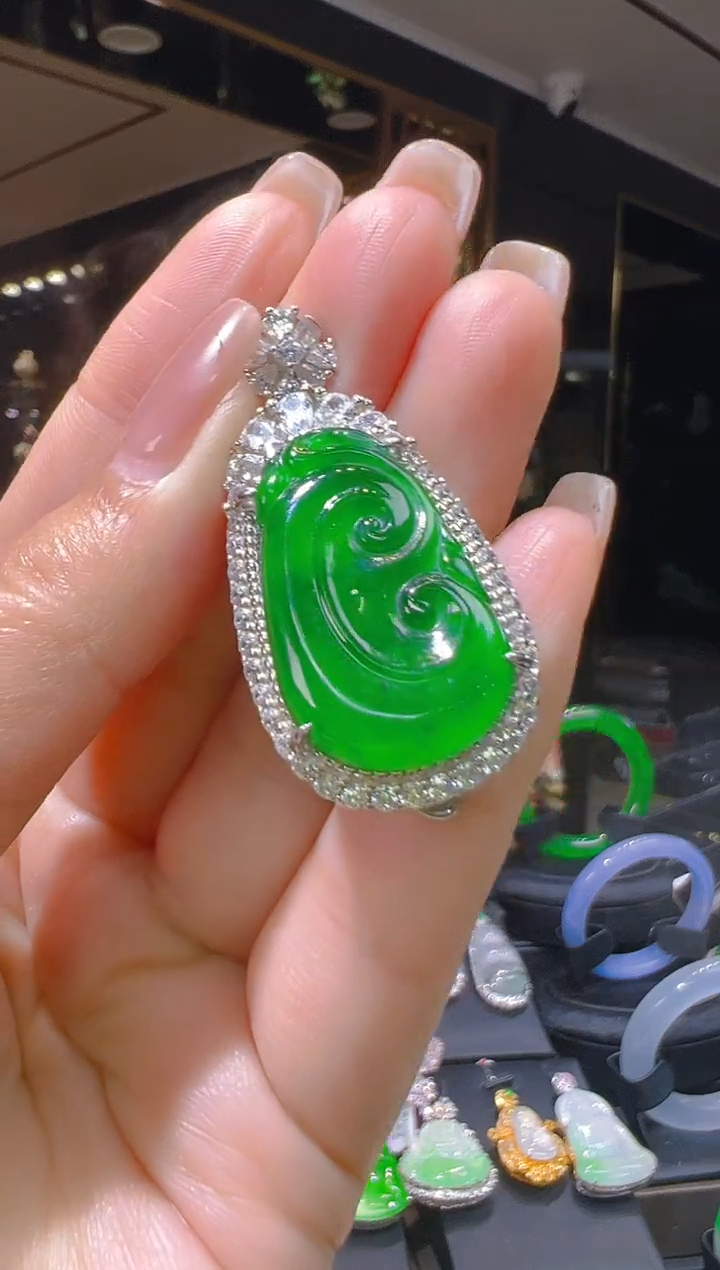 【闪购商品】翡翠吊坠(赠链)银S925镶嵌100     