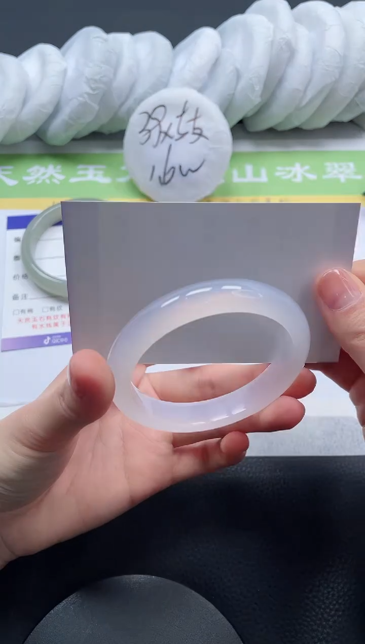 【闪购商品】石英质玉手镯未镶嵌A189-56+