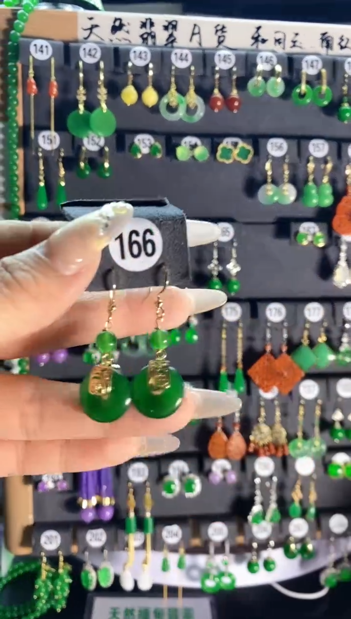 【闪购商品】翡翠耳饰银S925镶嵌166....