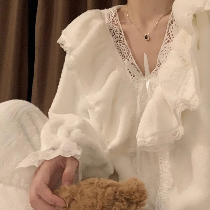 小香风套装可外穿家居服女保暖蕾丝珊瑚绒法兰绒冬季睡衣甜美加厚