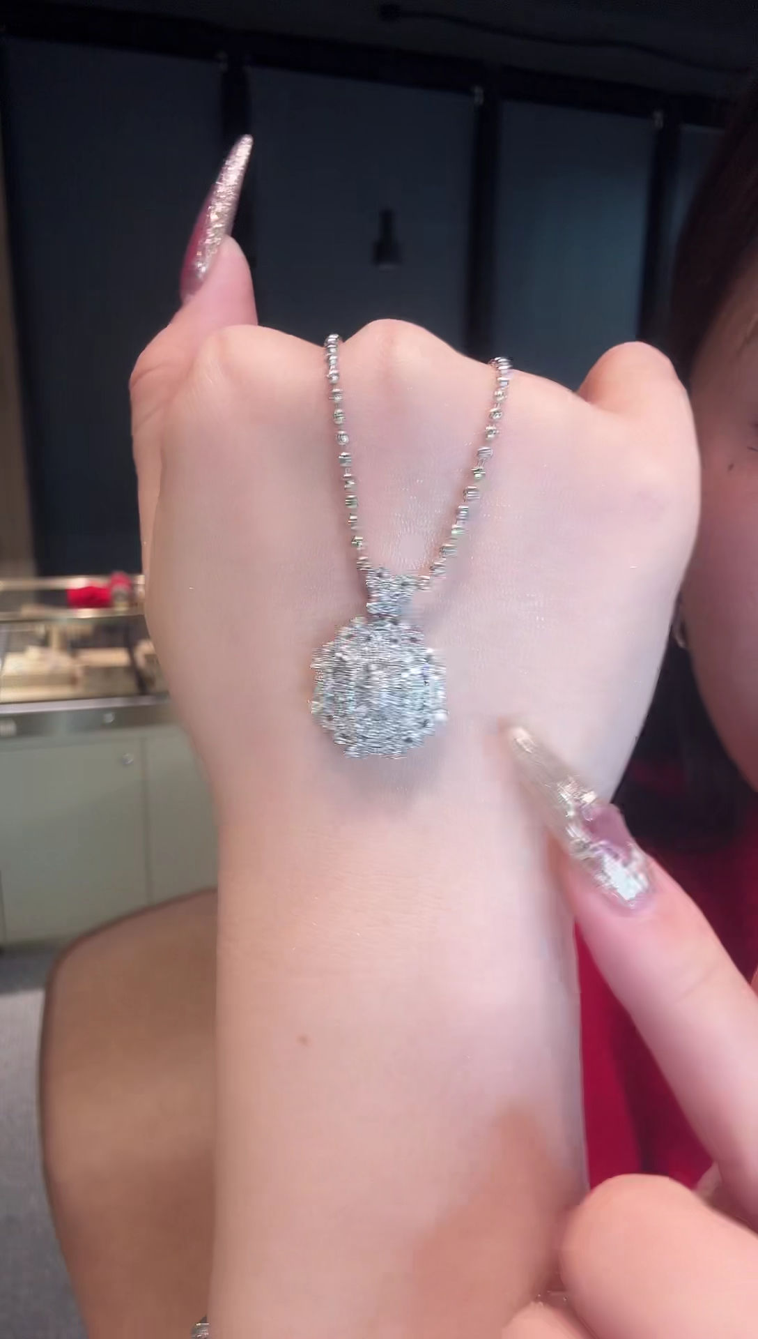 【闪购商品】钻石吊坠（不含链）18K金镶嵌繁花