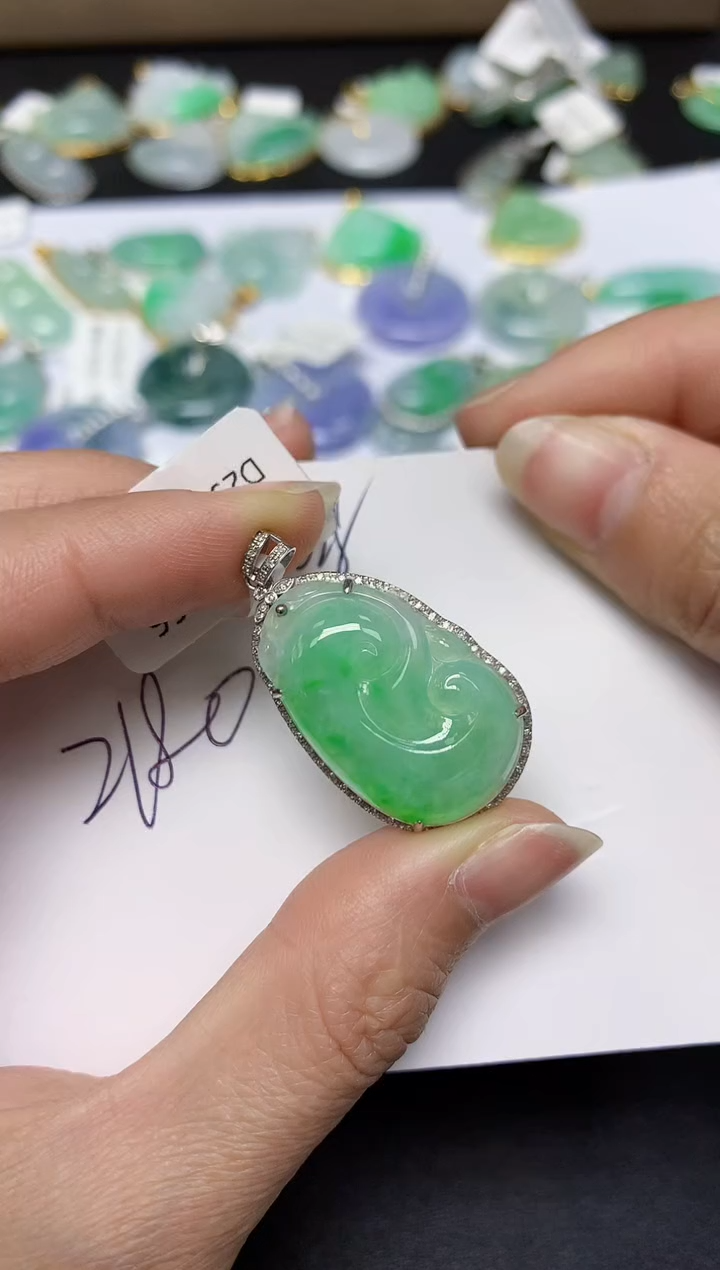 翡翠18K金镶嵌颈饰 天然翡翠A货