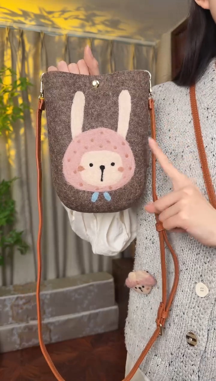 羊毛非遗羊毛毡包 手机包兔子