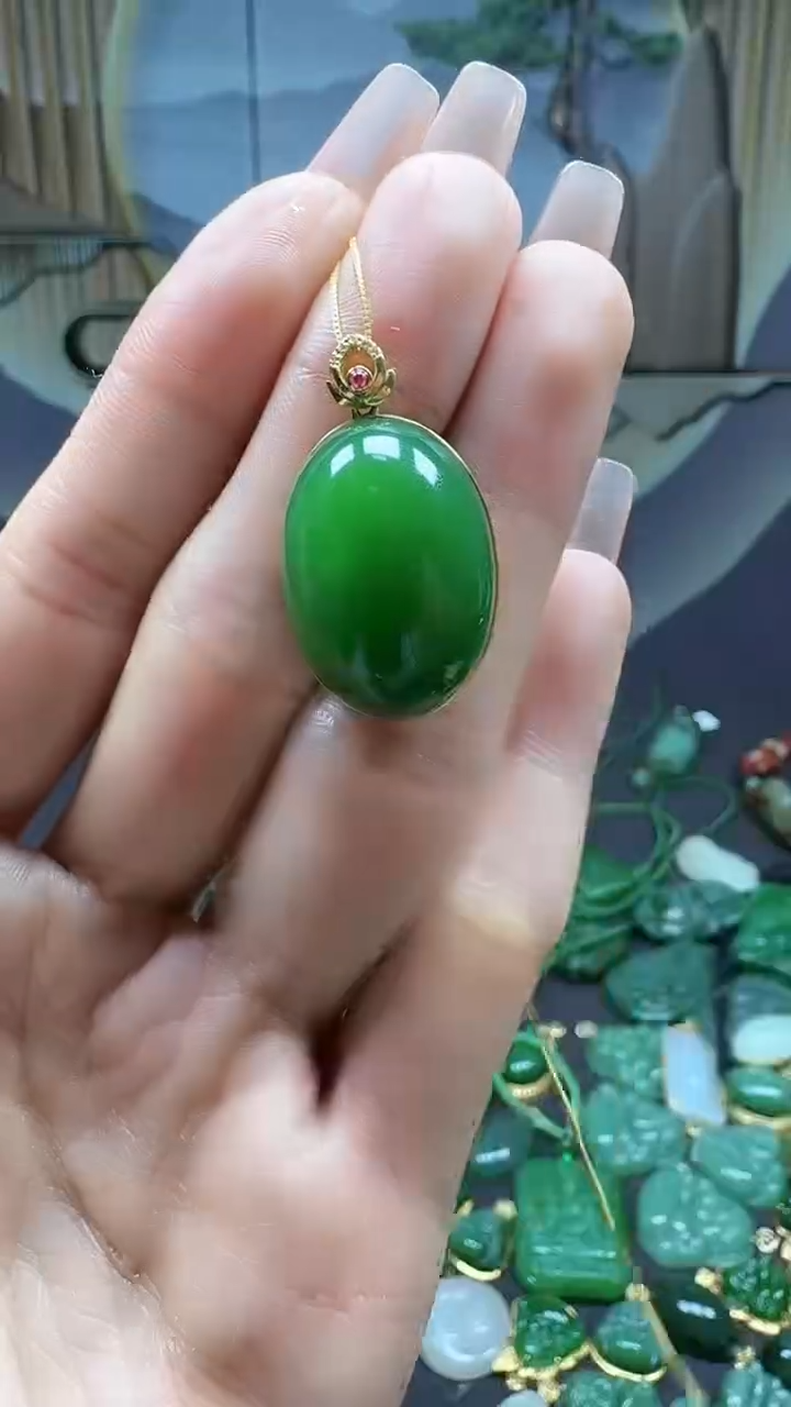 【闪购商品】和田玉挂件18K金镶嵌1