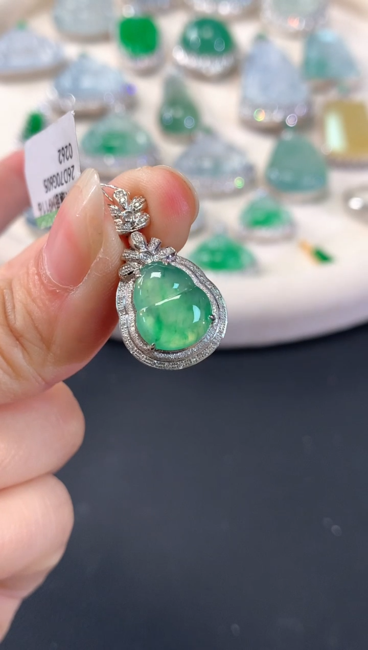 【闪购商品】翡翠吊坠(不含链)18K金镶嵌A438|4800