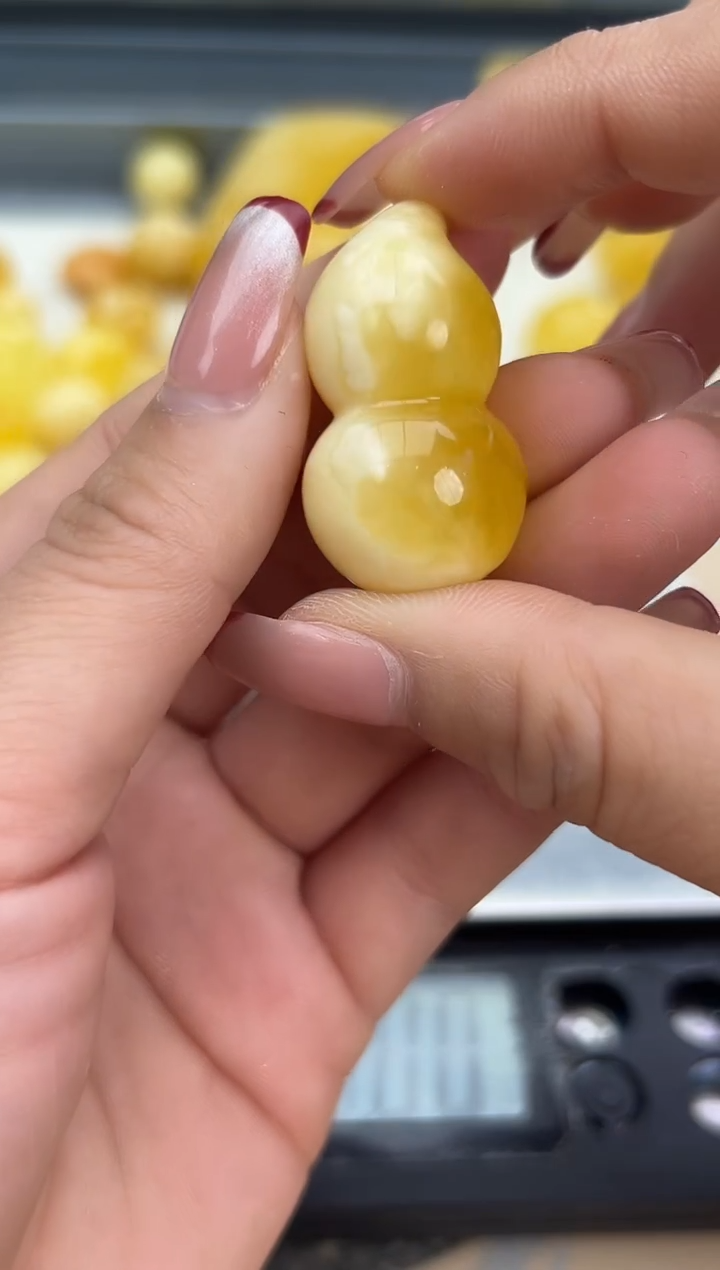 【闪购商品】琥珀裸石未镶嵌蜜蜡吊坠