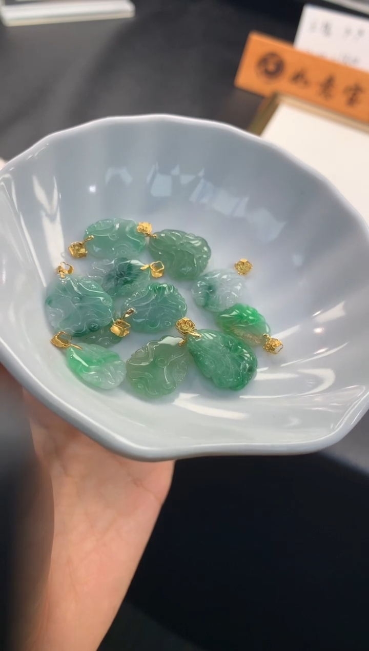 【闪购商品】翡翠颈饰18K金镶嵌FA42荷花多样性发其一赠银链