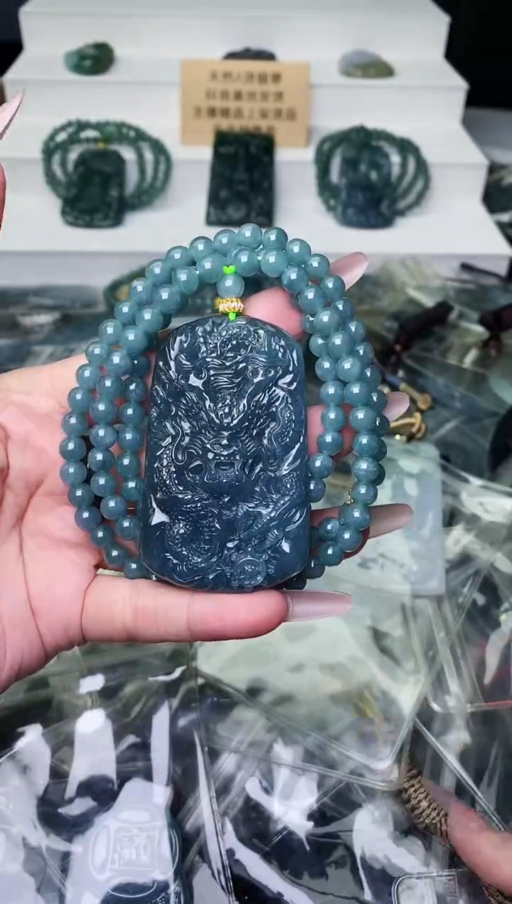 颈饰未镶嵌翡翠 