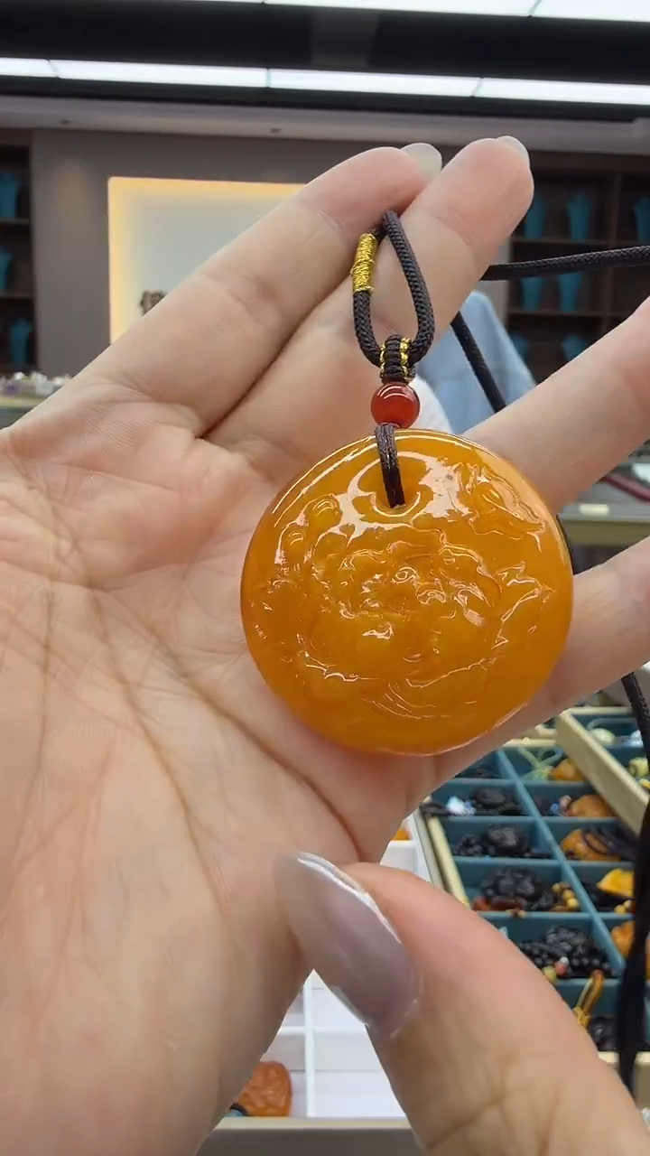 琥珀颈饰未镶嵌114秒拍号 假一罚三 