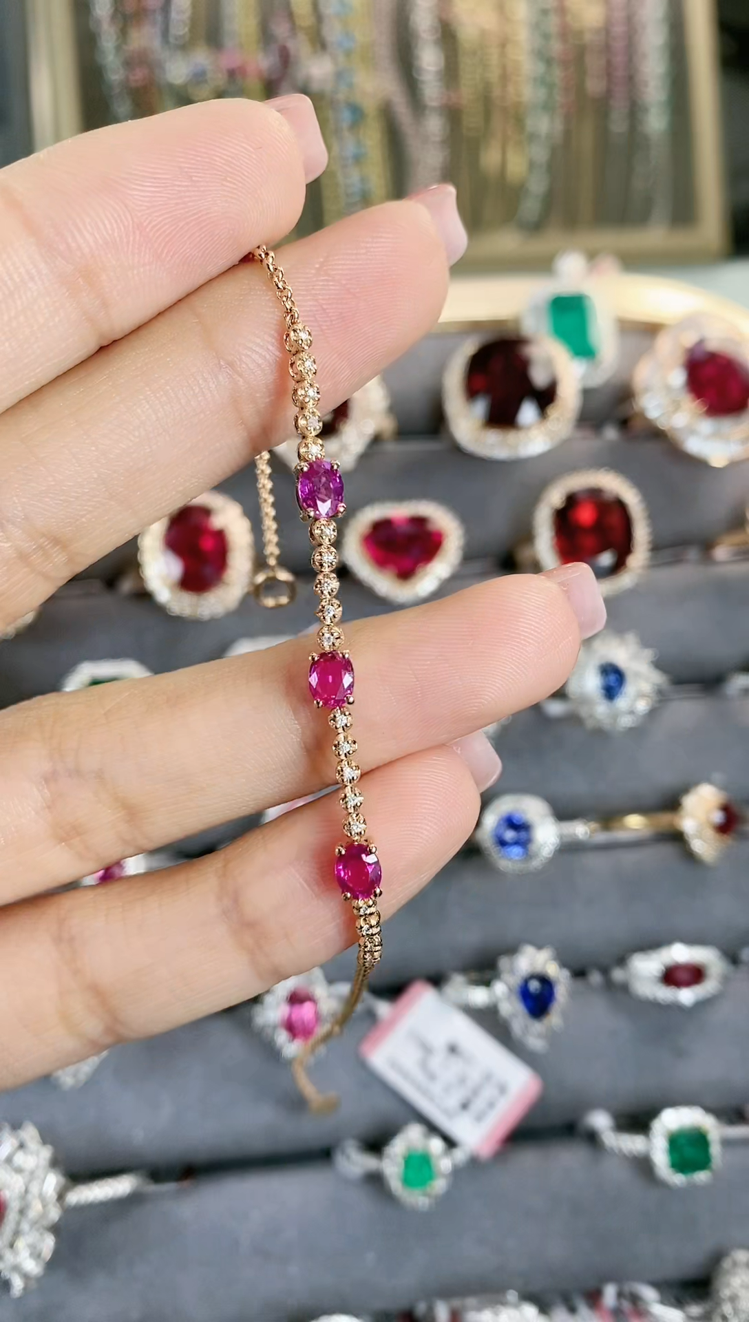 【闪购商品】手链18K金镶嵌红宝石一条