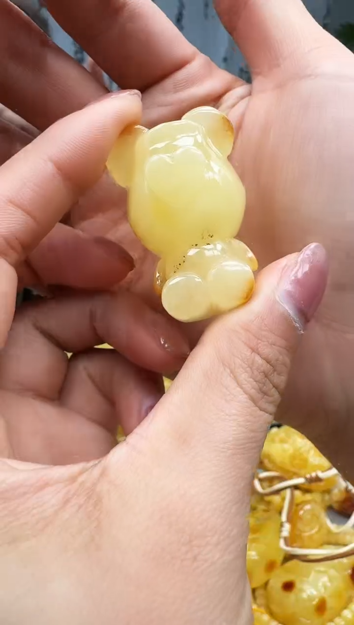 【闪购商品】琥珀裸石未镶嵌小熊
