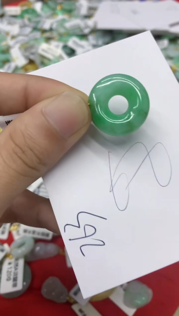 翡翠18K金镶嵌颈饰翡翠