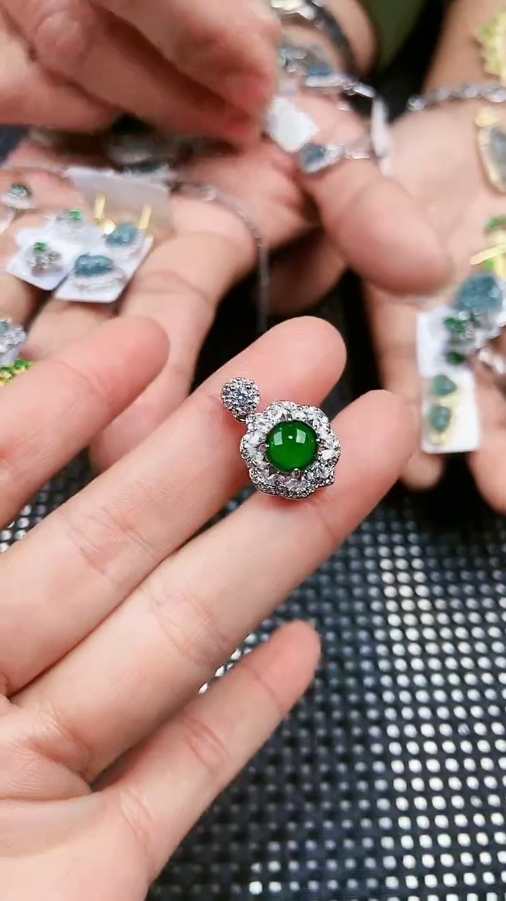 【闪购商品】翡翠吊坠(不含链)未镶嵌11111111