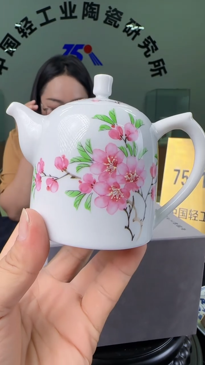 壶甄选-水点桃花金钟壶