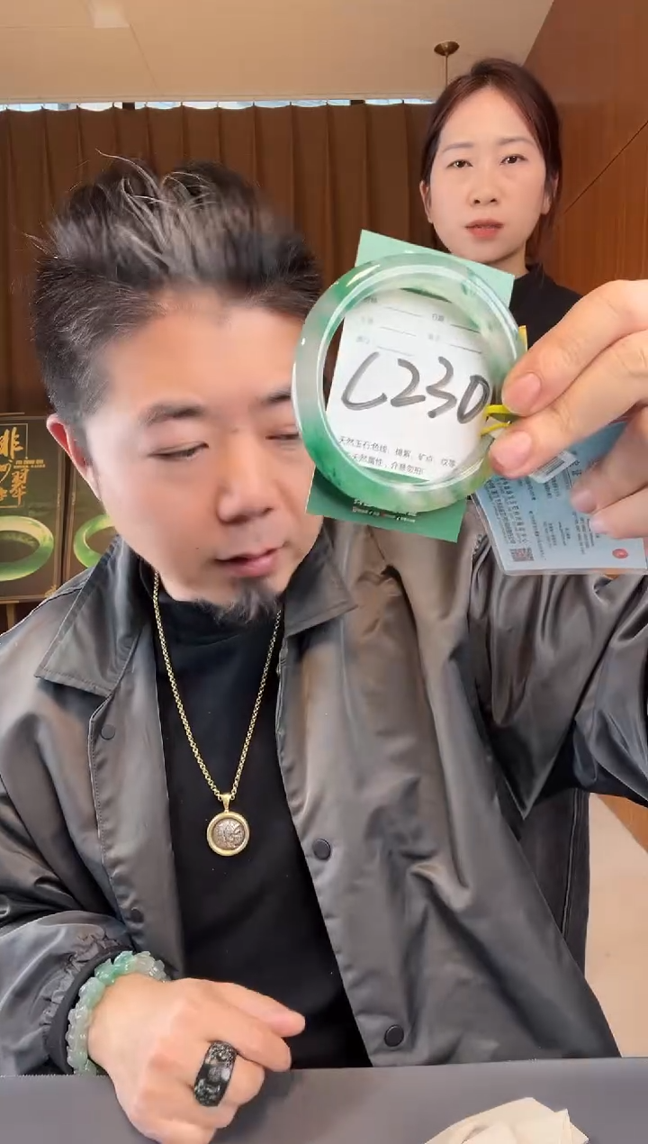 【闪购商品】石英质玉手镯未镶嵌非洲翠