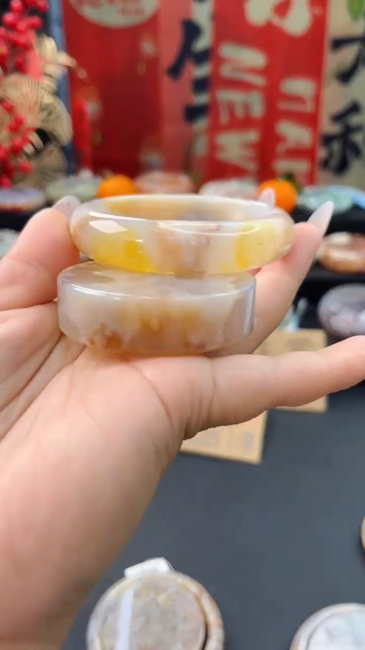 【闪购商品】石英质玉手镯未镶嵌赠送镯心（56圈口）无证书