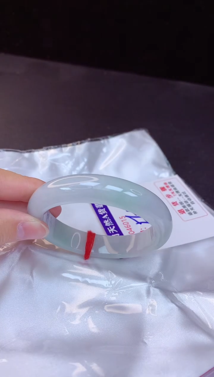 【闪购商品】翡翠手镯未镶嵌56+             