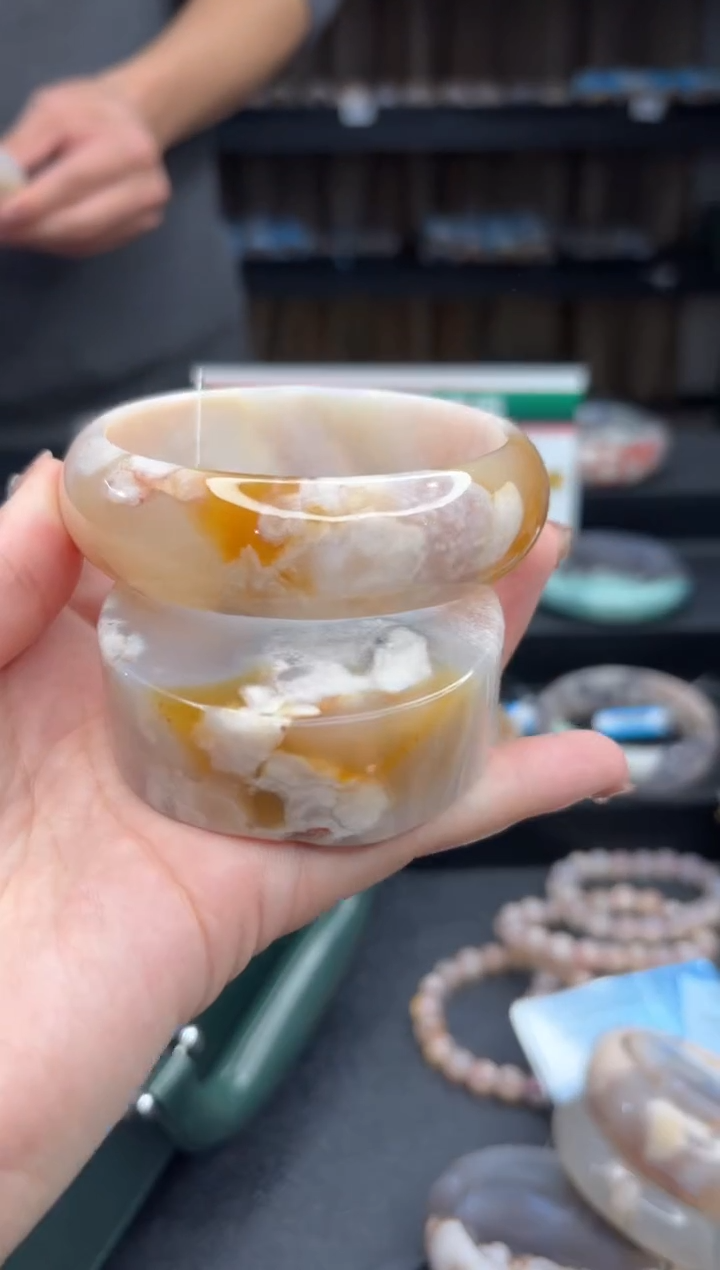 【闪购商品】石英质玉手镯未镶嵌135（62圈赠送镯心）