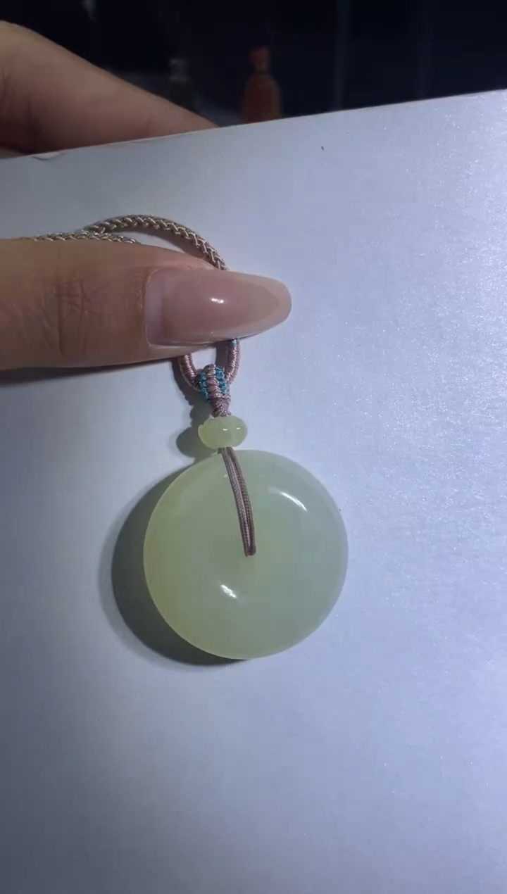 颈饰未镶嵌和田玉平安扣