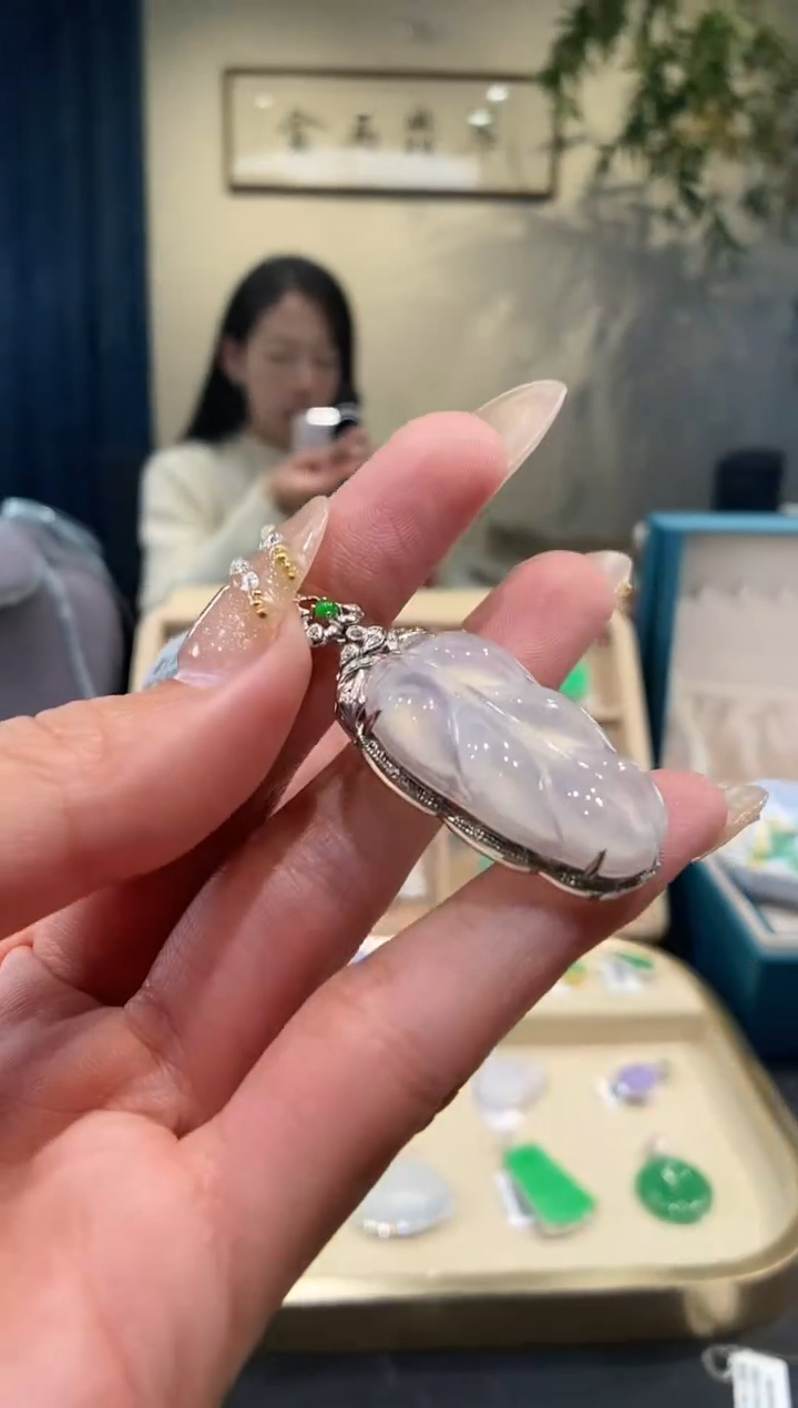 【闪购商品】翡翠吊坠(不含链)18K金镶嵌叶子