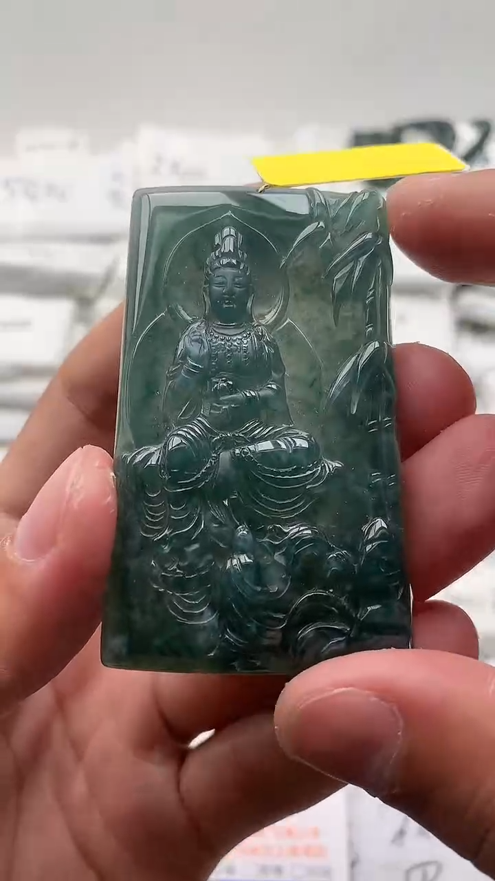翡翠未镶嵌颈饰观音【品质一般介意慎拍】