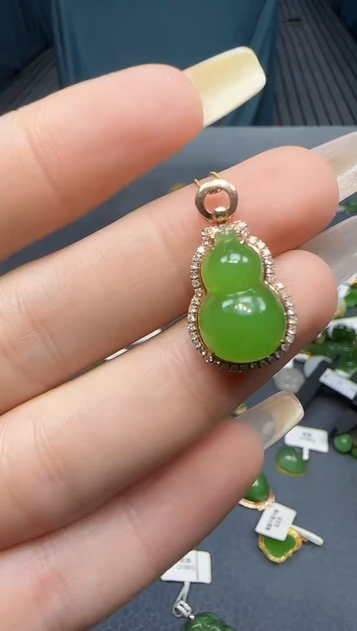 【闪购商品】和田玉挂件18K金镶嵌1