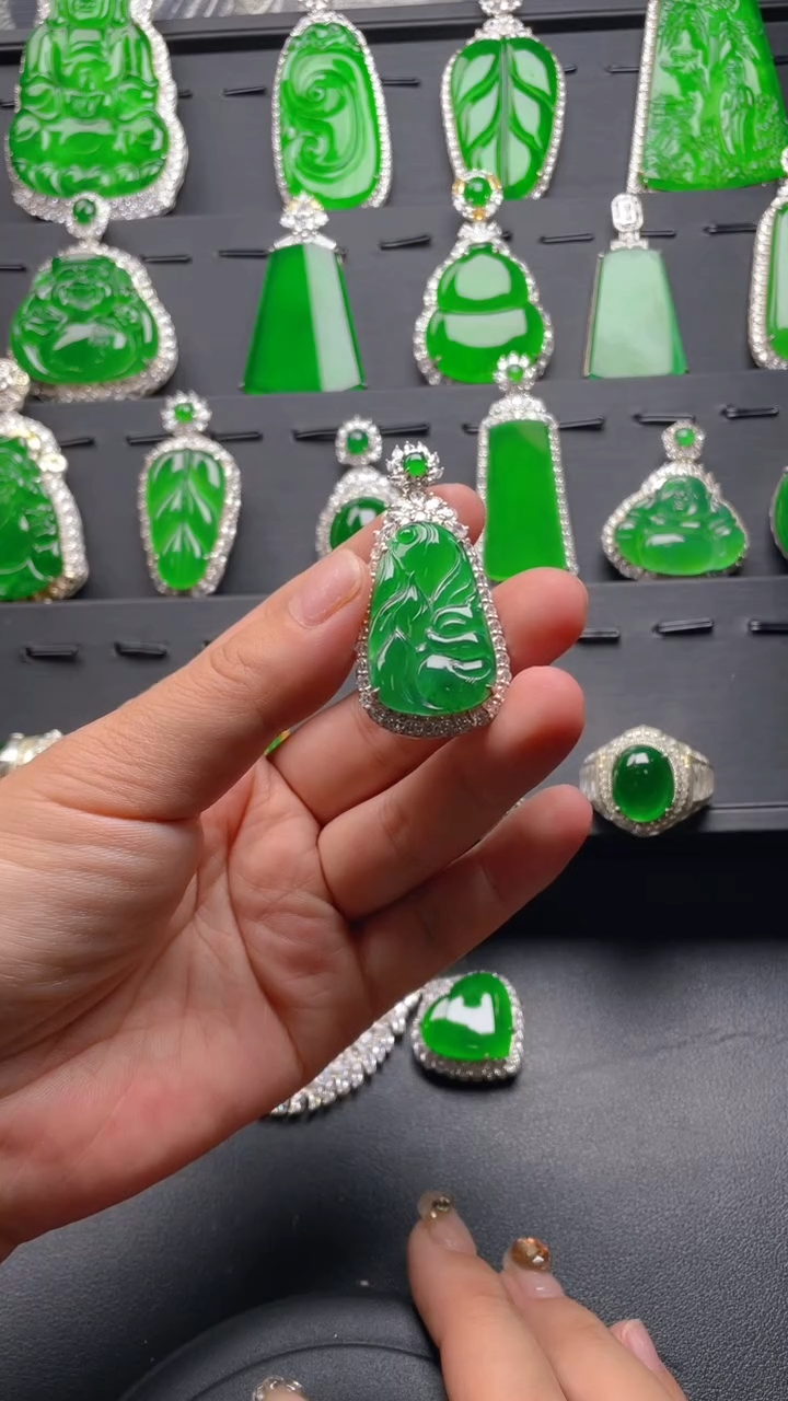 【闪购商品】翡翠吊坠(赠链)未镶嵌1623