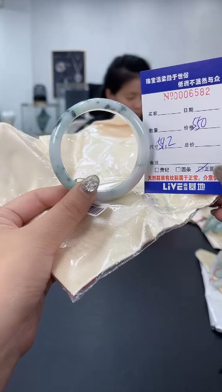 【闪购商品】翡翠手镯未镶嵌天然翡翠A货