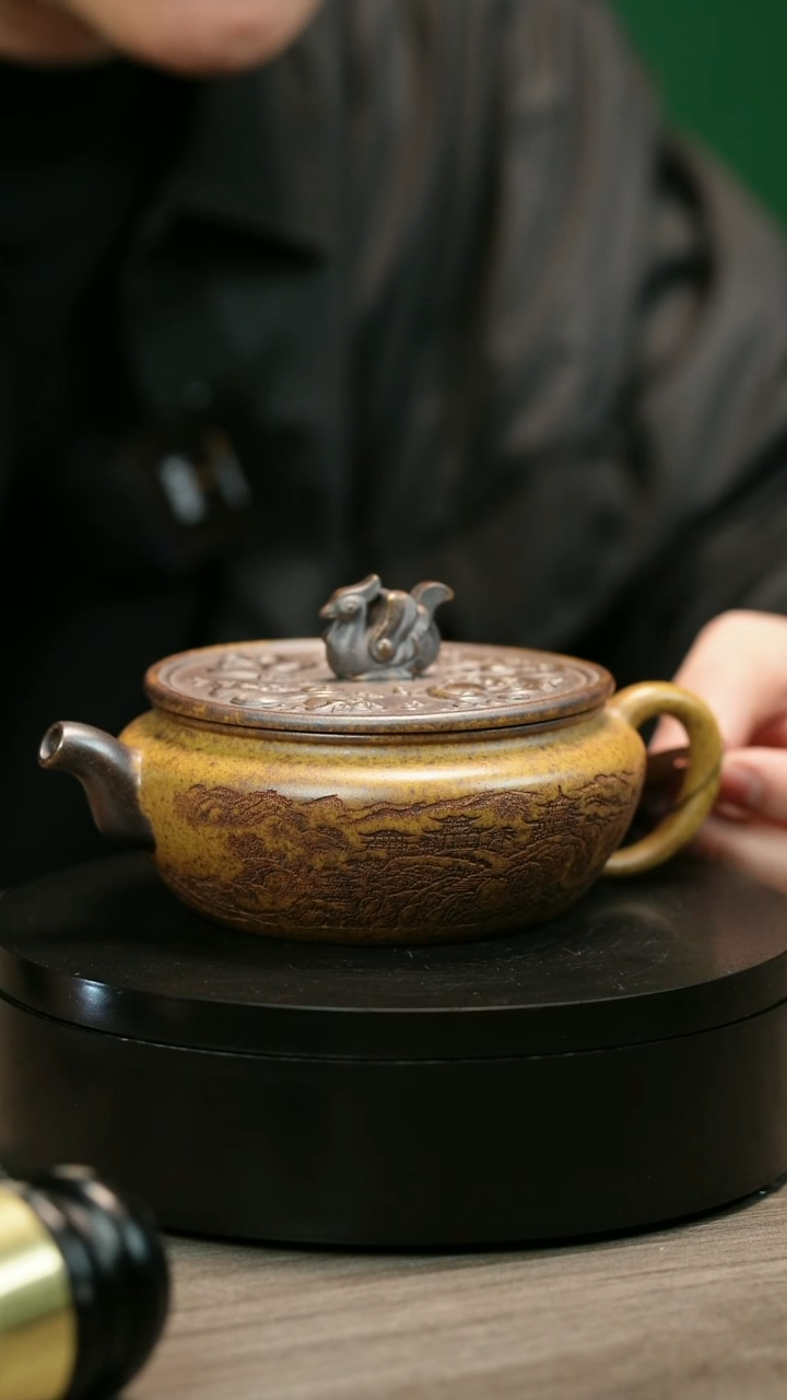 茶壶紫砂保**则H2459李三妹段泥凤凰云台