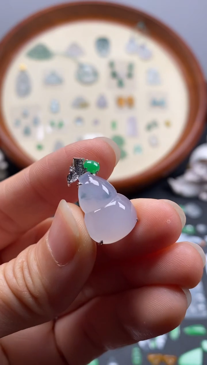 颈饰18K金镶嵌翡翠紫葫芦/芬