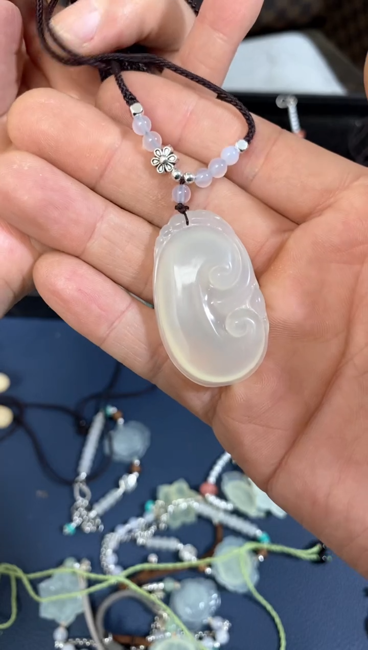 【闪购商品】蛇纹石玉颈饰未镶嵌岫玉