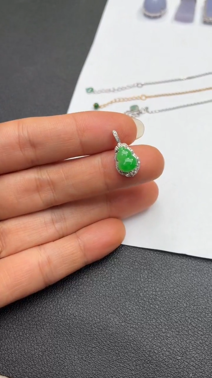 颈饰18K金镶嵌翡翠天然翡翠A货