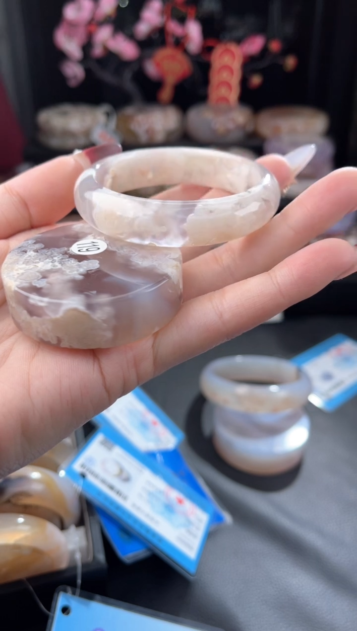 【闪购商品】石英质玉手镯未镶嵌52