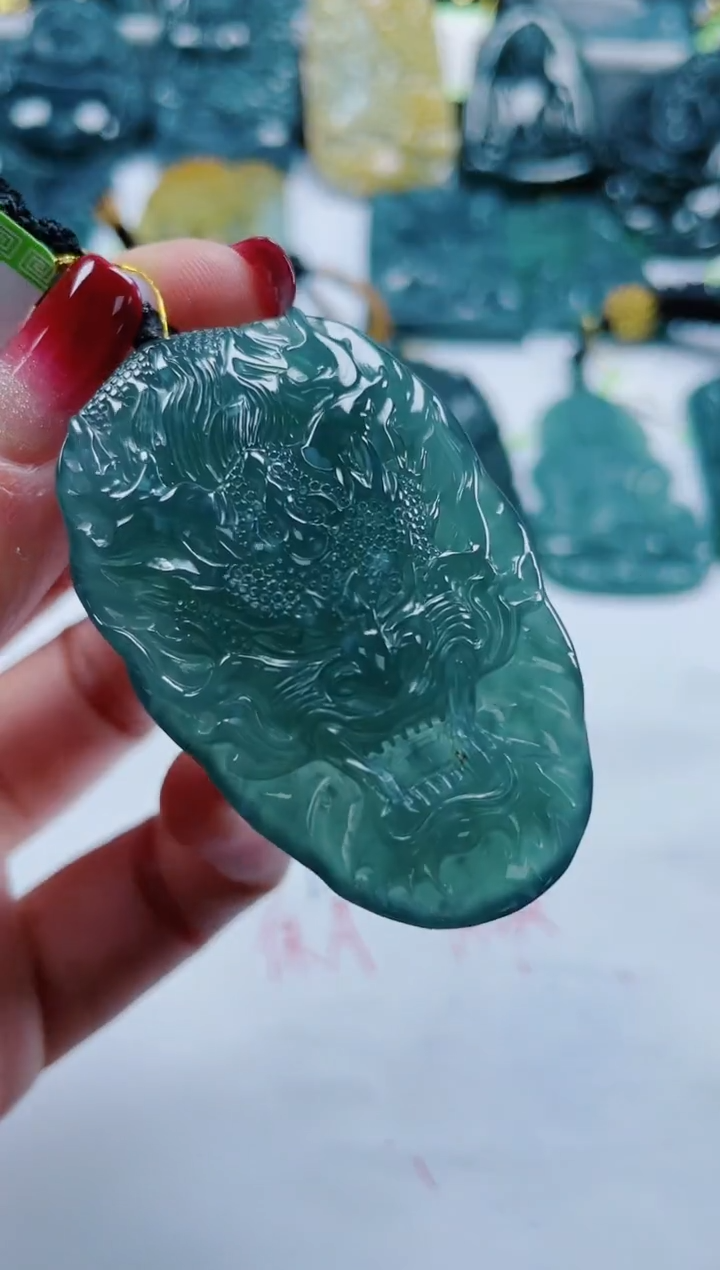 【闪购商品】翡翠颈饰未镶嵌            