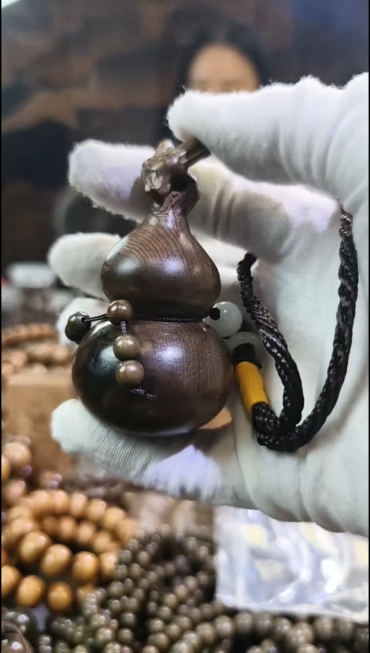 金丝楠葫芦手把件