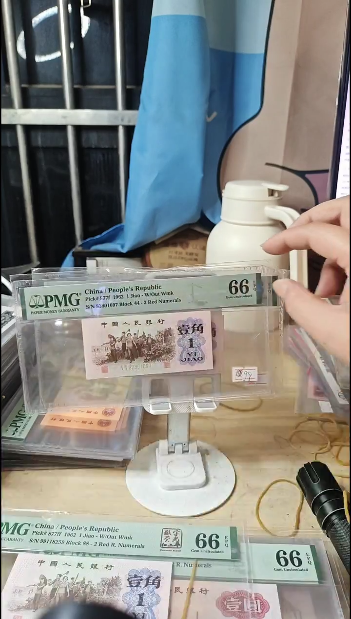 背红荧光红二平66分无4！！！