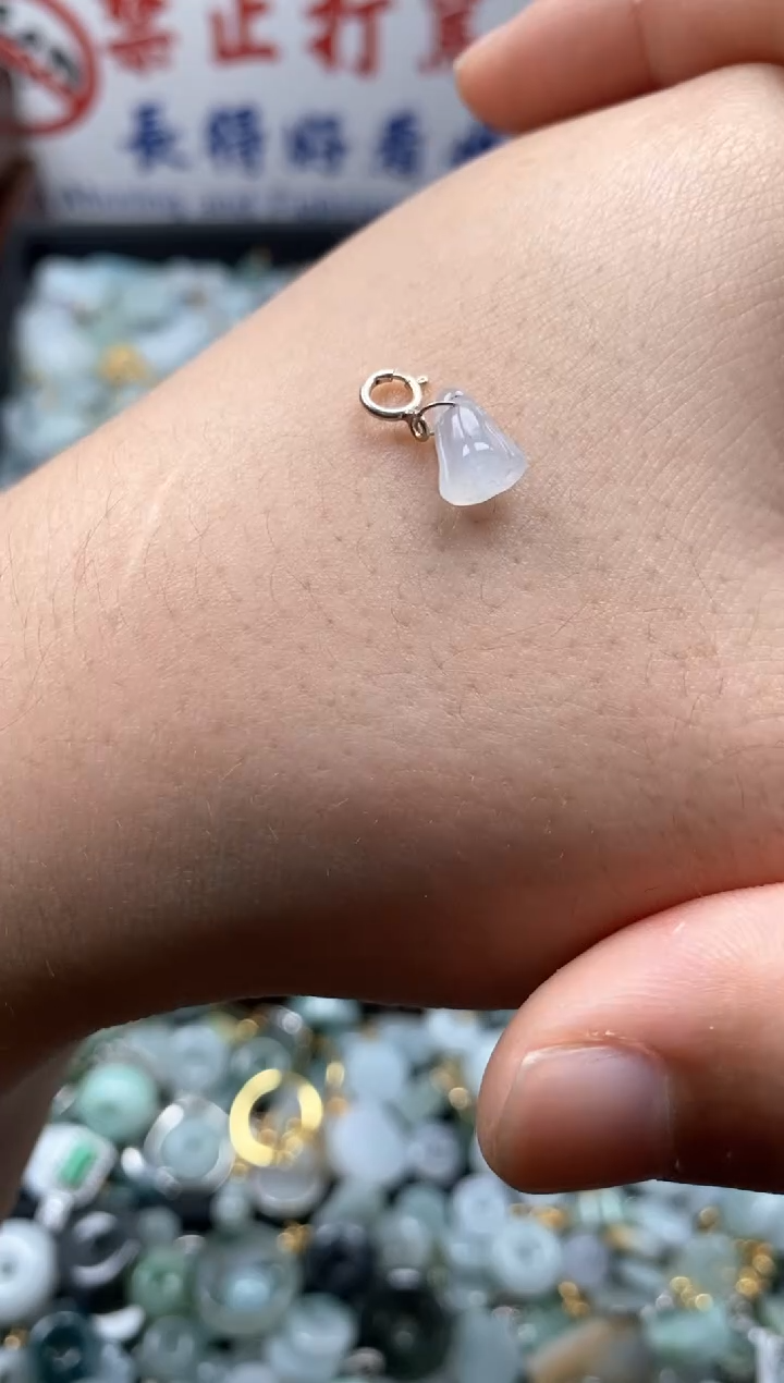 【闪购商品】翡翠颈饰未镶嵌哥哥