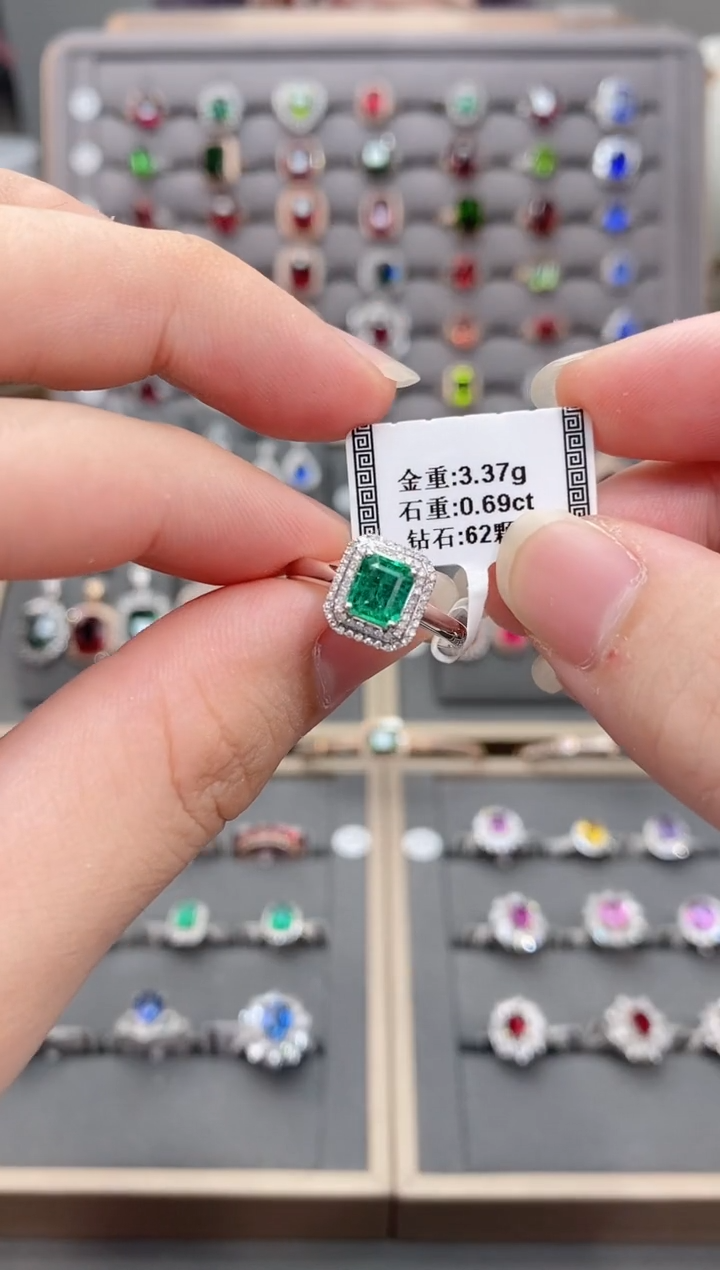 祖母绿戒指18K金镶嵌0.69    