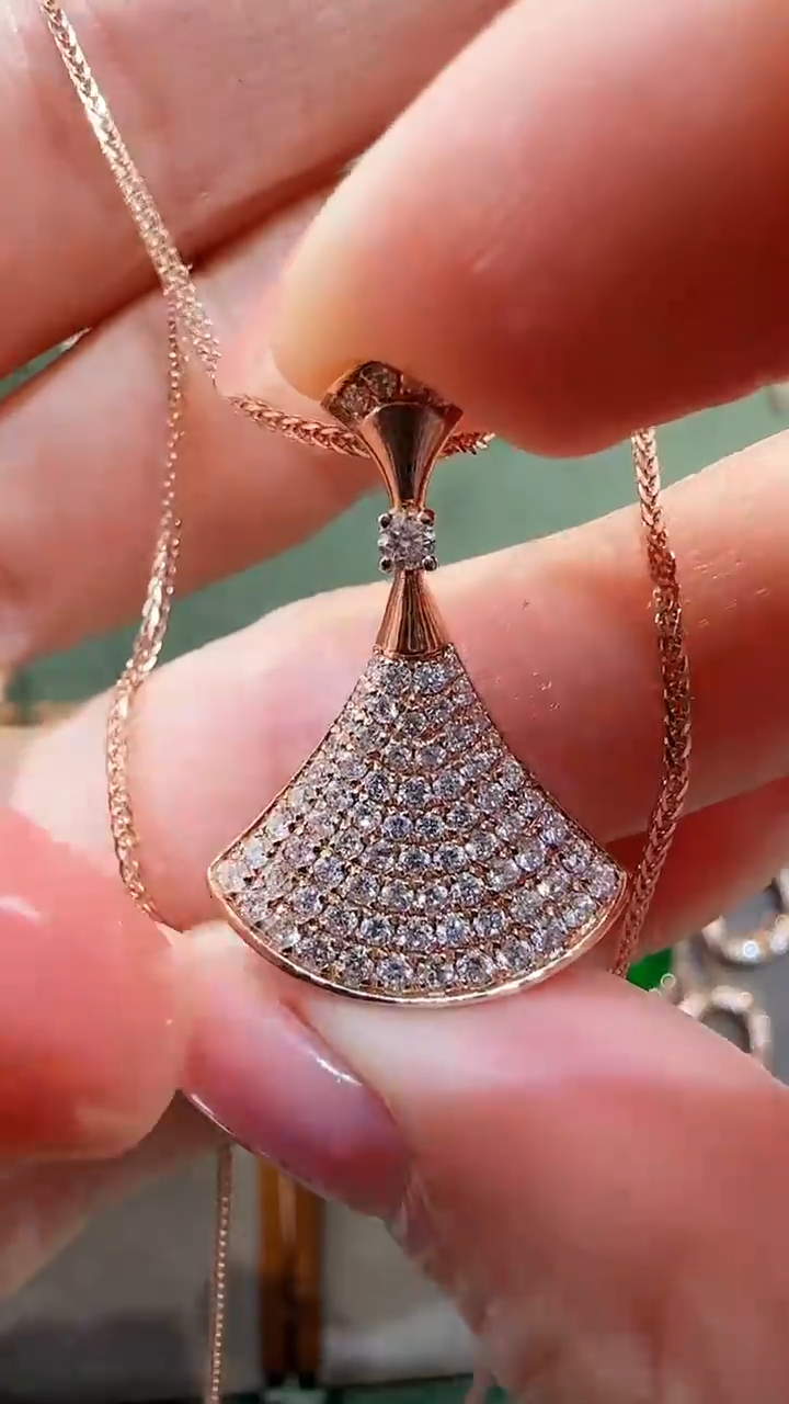 【闪购商品】钻石吊坠(不含链)18K金镶嵌18K金钻石裙子吊坠