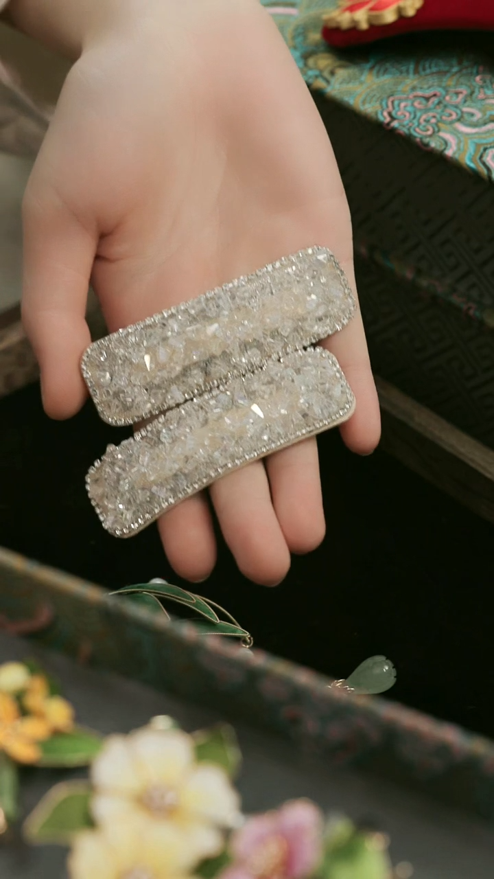 刺绣湘传礼手工发夹一对