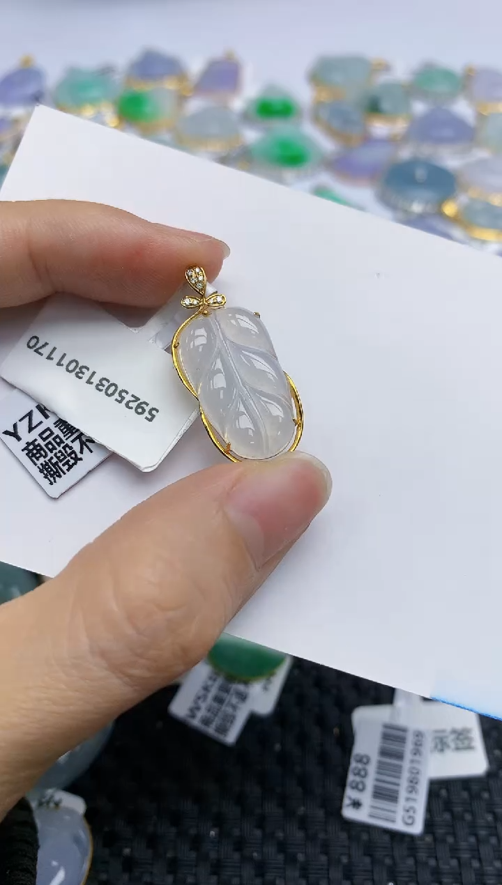 翡翠18K金镶嵌挂件天然翡翠A货